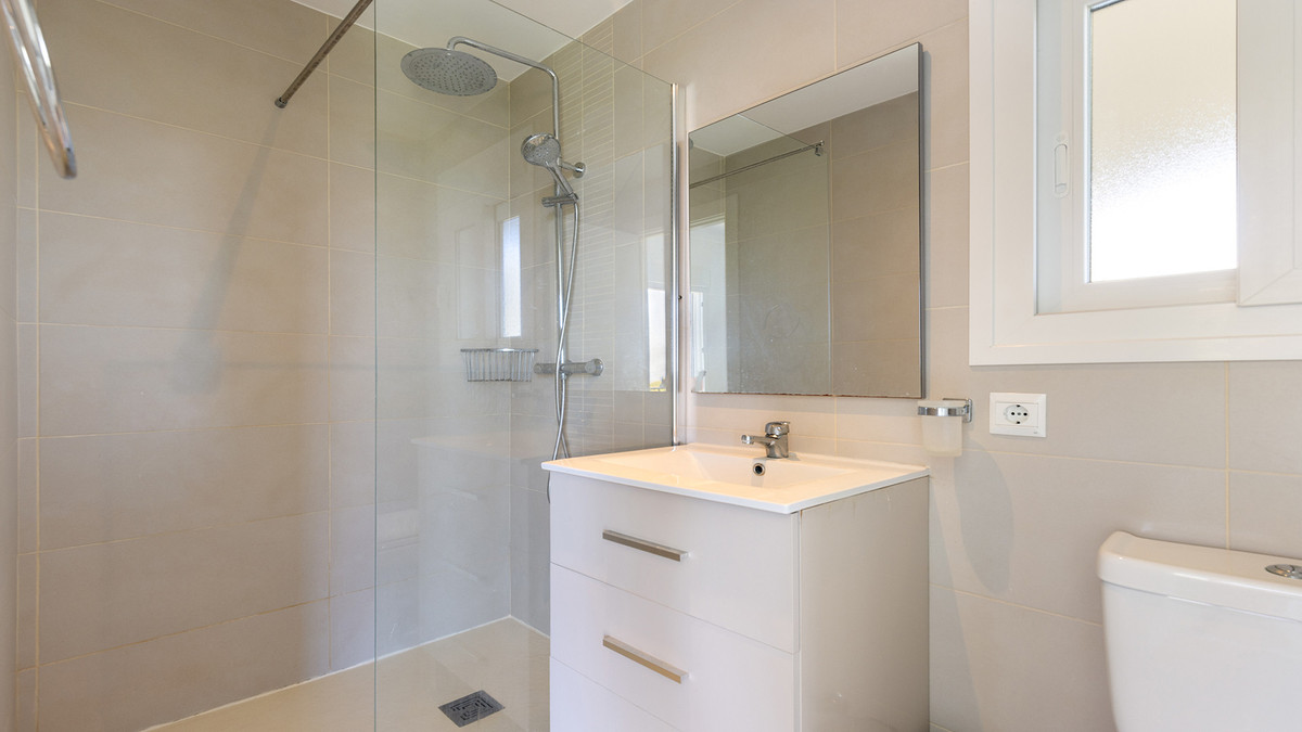 Huis te koop in Manilva | 4 slaapkamers H5436409