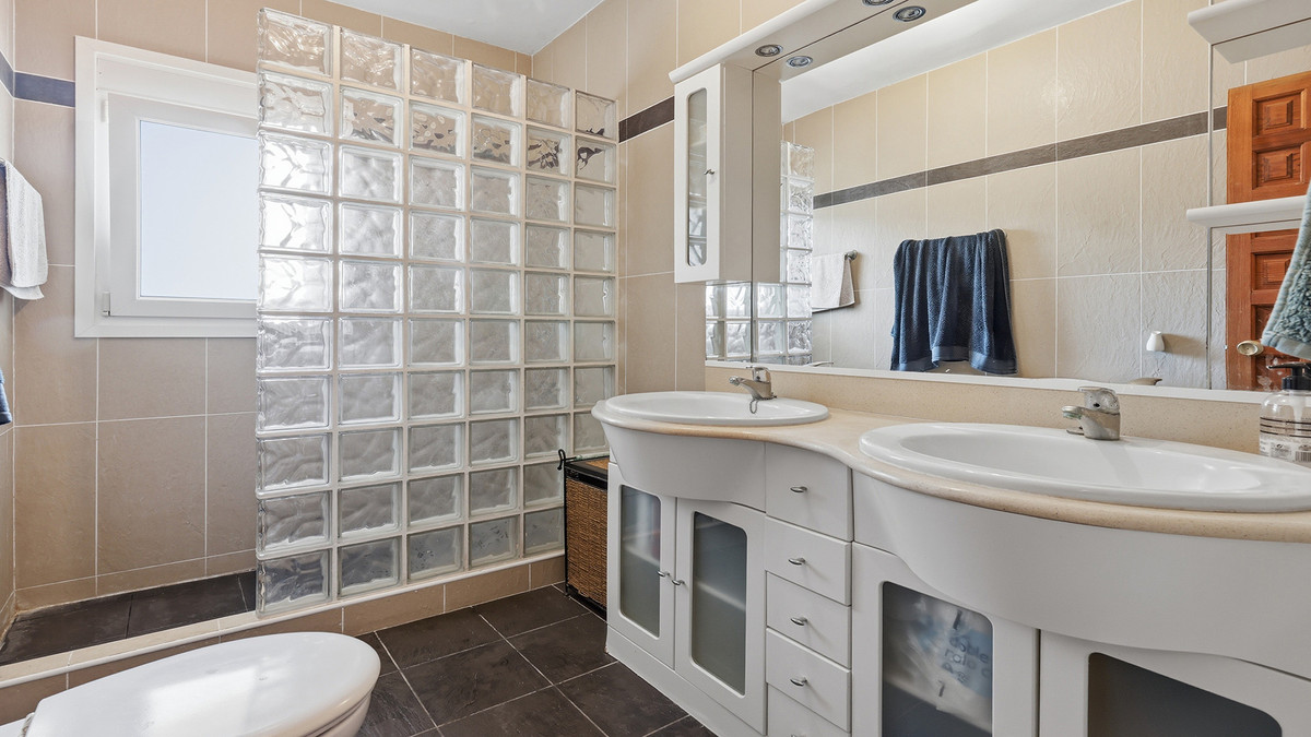 Huis te koop in Manilva | 3 slaapkamers H5437615