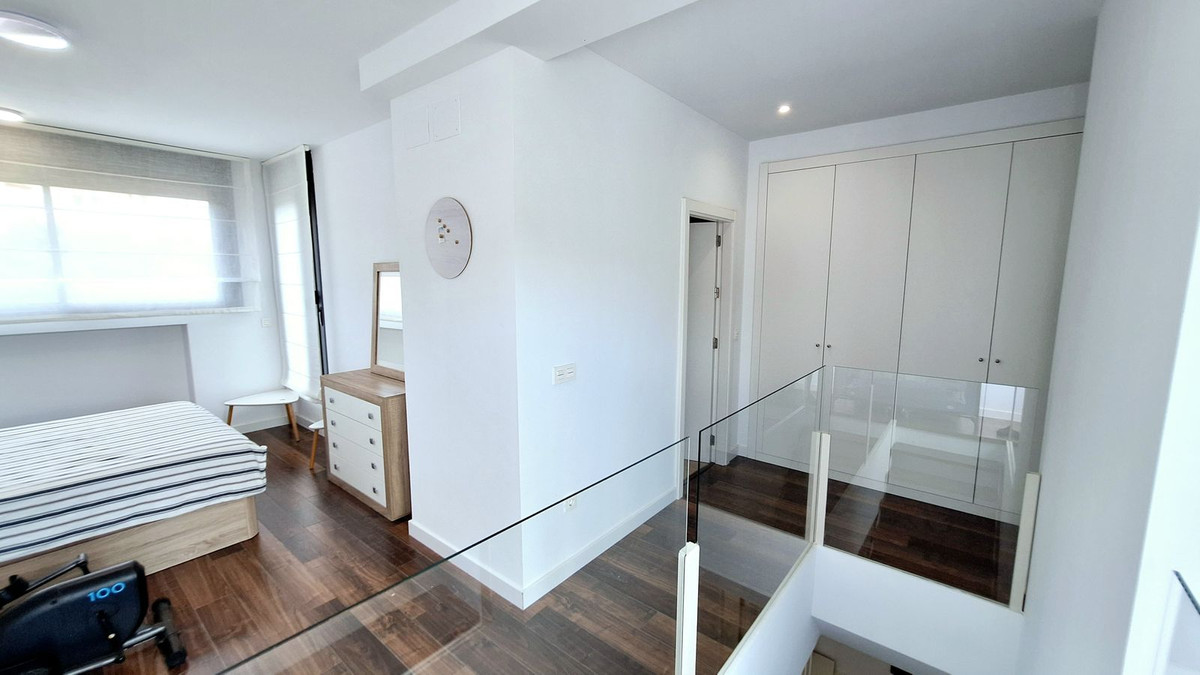 Huis te koop in Manilva | 4 slaapkamers H5470198