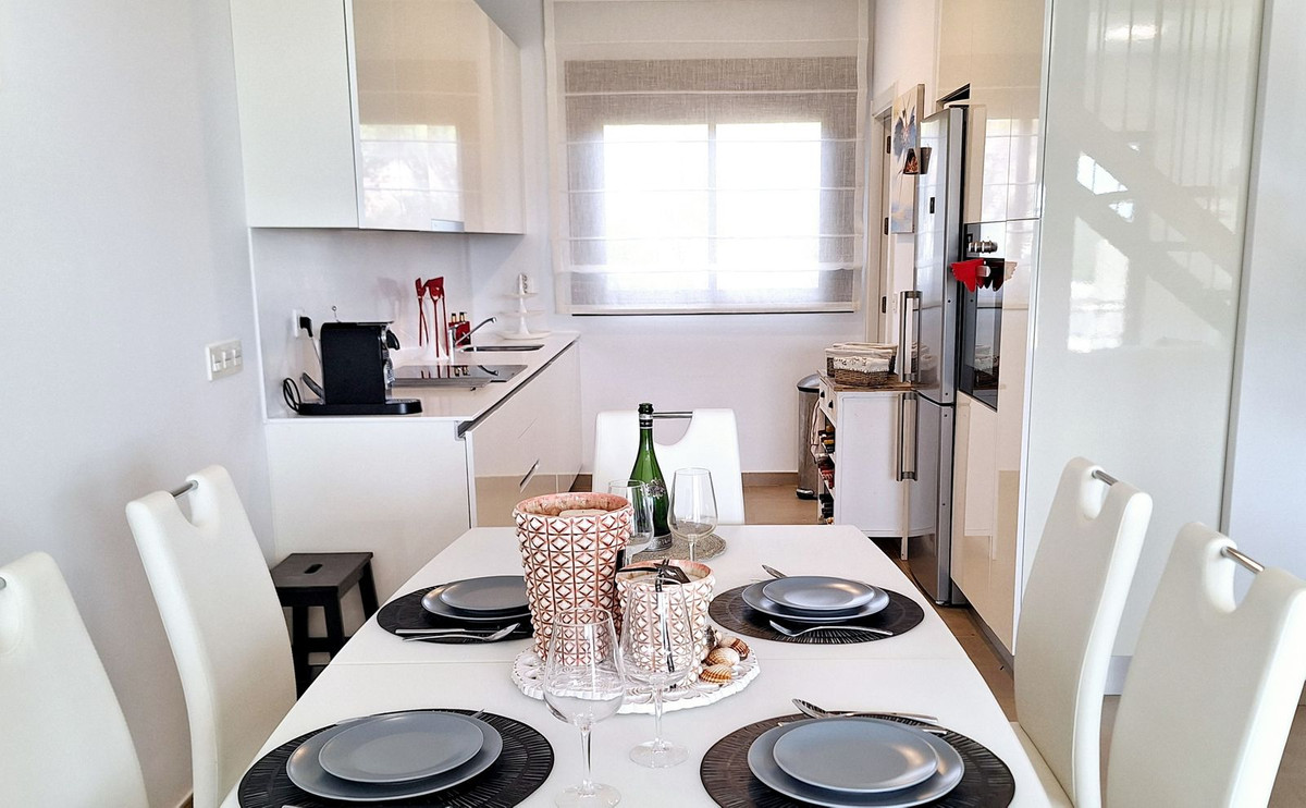 Huis te koop in Manilva | 4 slaapkamers H5470198