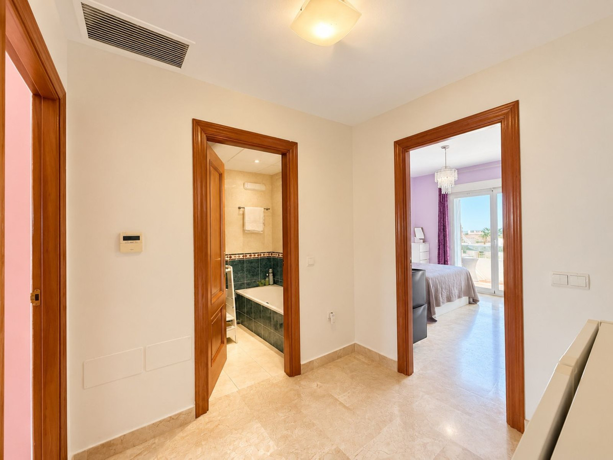 Huis te koop in Manilva | 4 slaapkamers H5516935