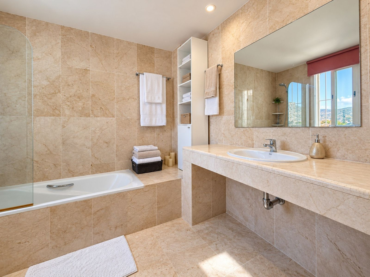 Huis te koop in Manilva | 4 slaapkamers H5516935