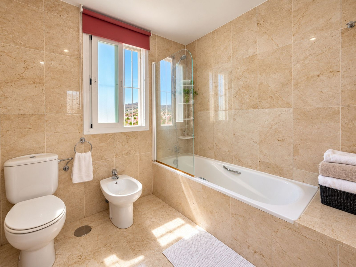 Huis te koop in Manilva | 4 slaapkamers H5516935