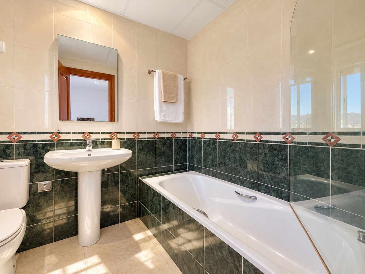 Huis te koop in Manilva | 4 slaapkamers H5516935