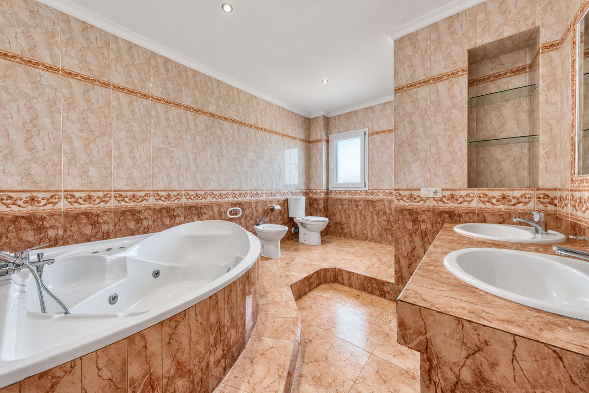 Huis te koop in Manilva | 4 slaapkamers H5517382