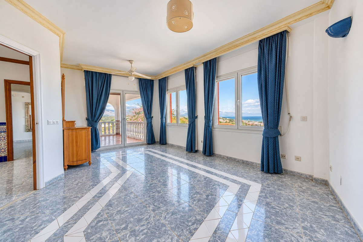 Huis te koop in Manilva | 4 slaapkamers H5517382
