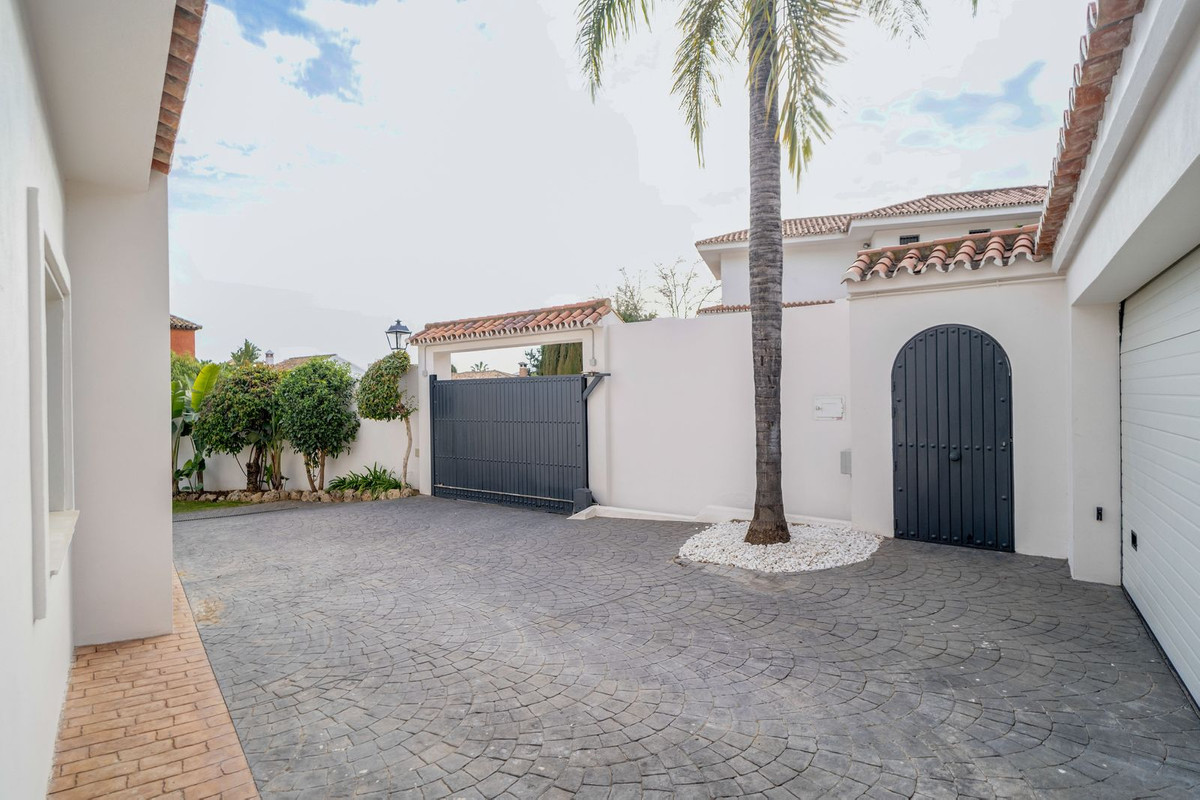 Huis te koop in Marbella | 6 slaapkamers H4659478