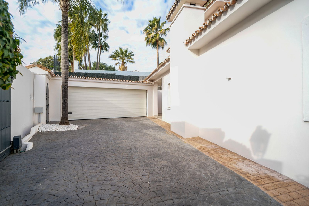 Huis te koop in Marbella | 6 slaapkamers H4659478