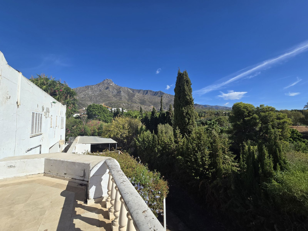 Detached Villa for sale in Marbella | 6 bedrooms H4856941
