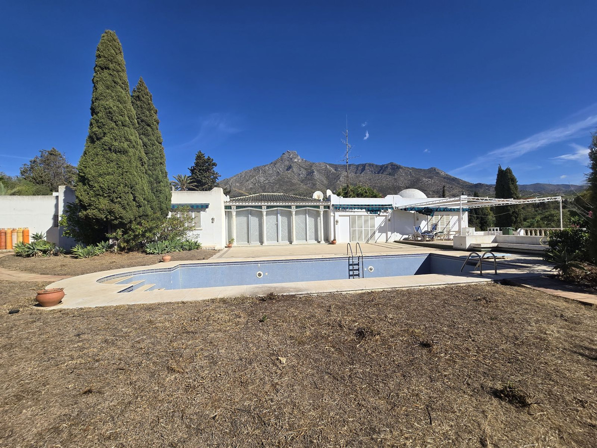 Detached Villa for sale in Marbella | 6 bedrooms H4856941