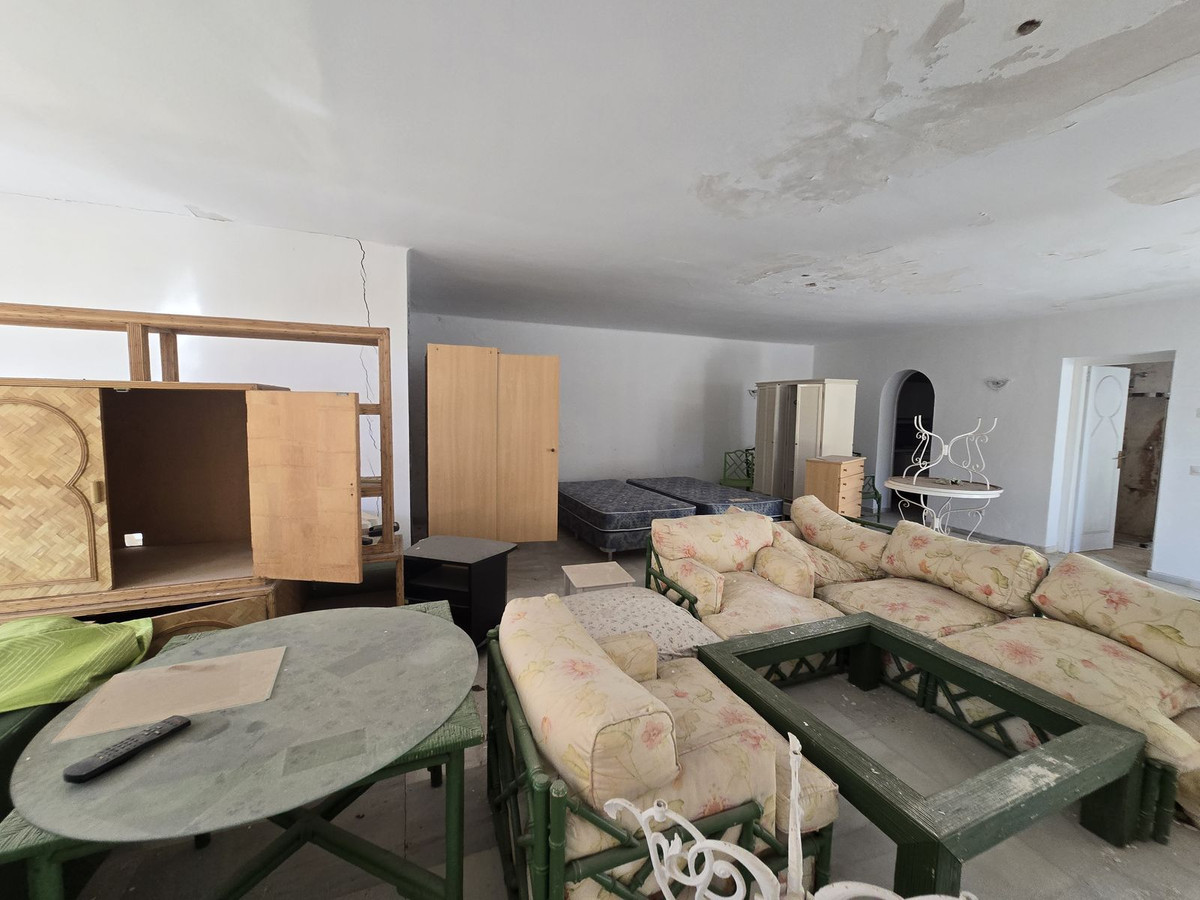 Detached Villa for sale in Marbella | 6 bedrooms H4856941