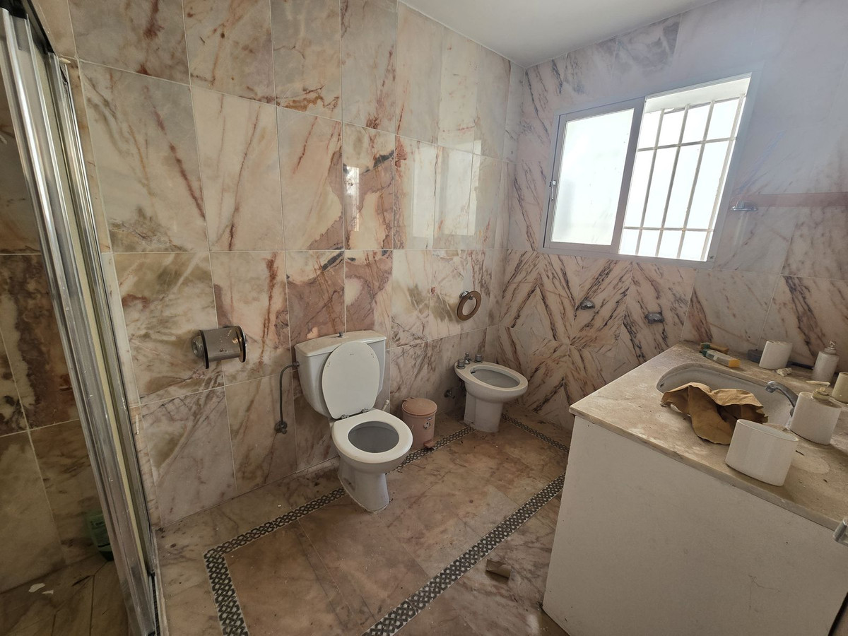 Detached Villa for sale in Marbella | 6 bedrooms H4856941