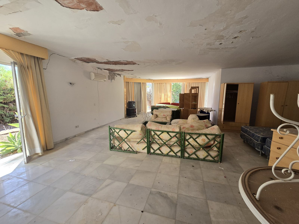 Detached Villa for sale in Marbella | 6 bedrooms H4856941