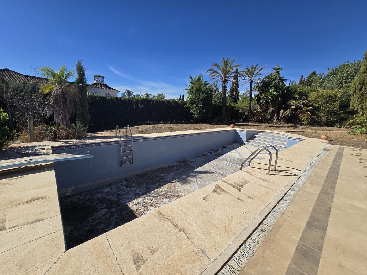 Detached Villa for sale in Marbella | 6 bedrooms H4856941