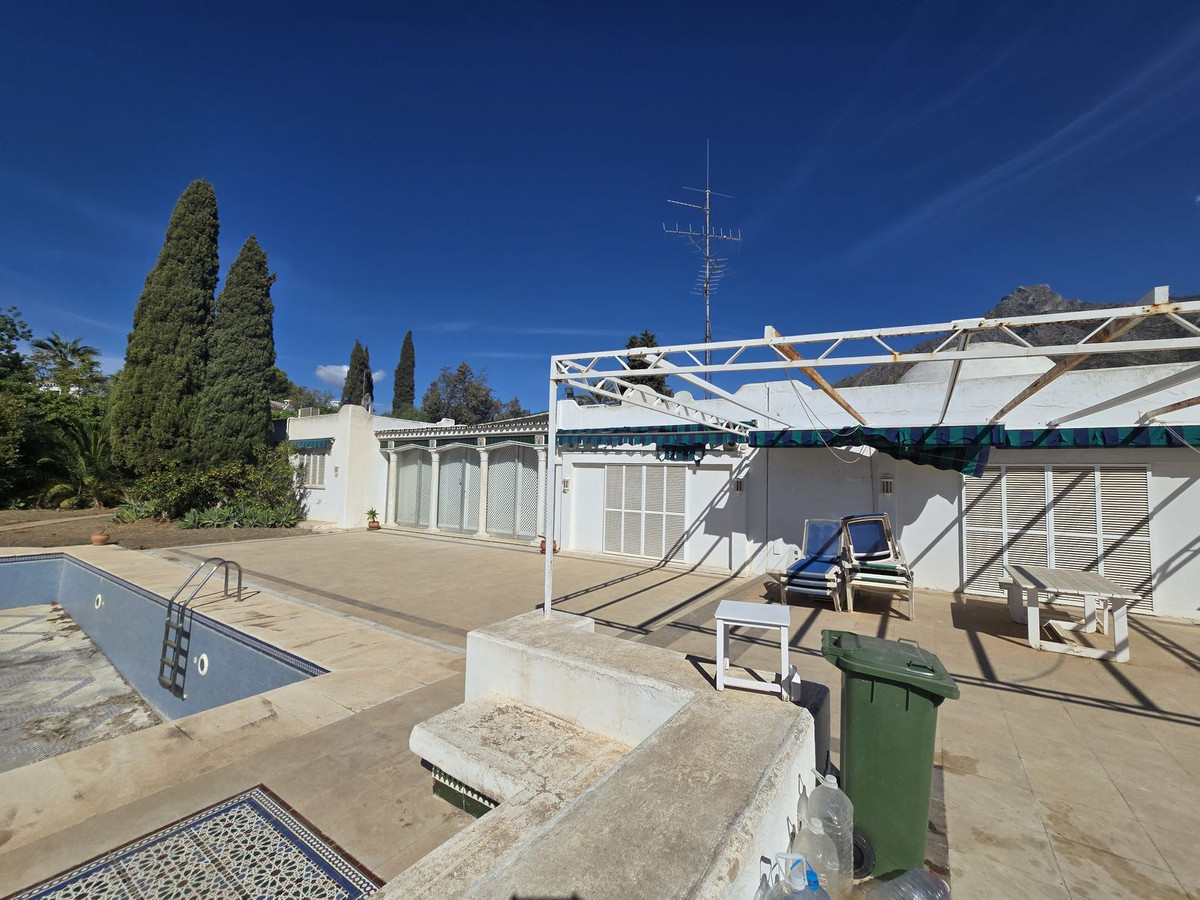 Detached Villa for sale in Marbella | 6 bedrooms H4856941