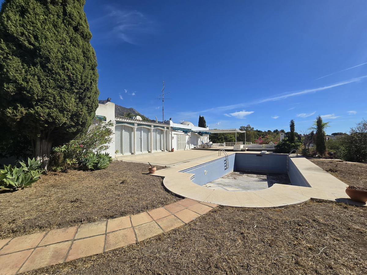 Detached Villa for sale in Marbella | 6 bedrooms H4856941