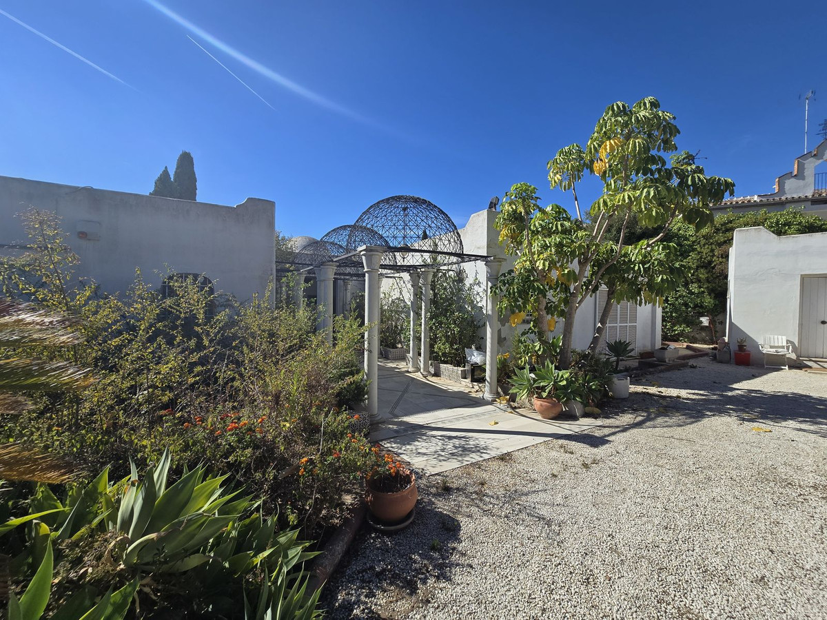Detached Villa for sale in Marbella | 6 bedrooms H4856941