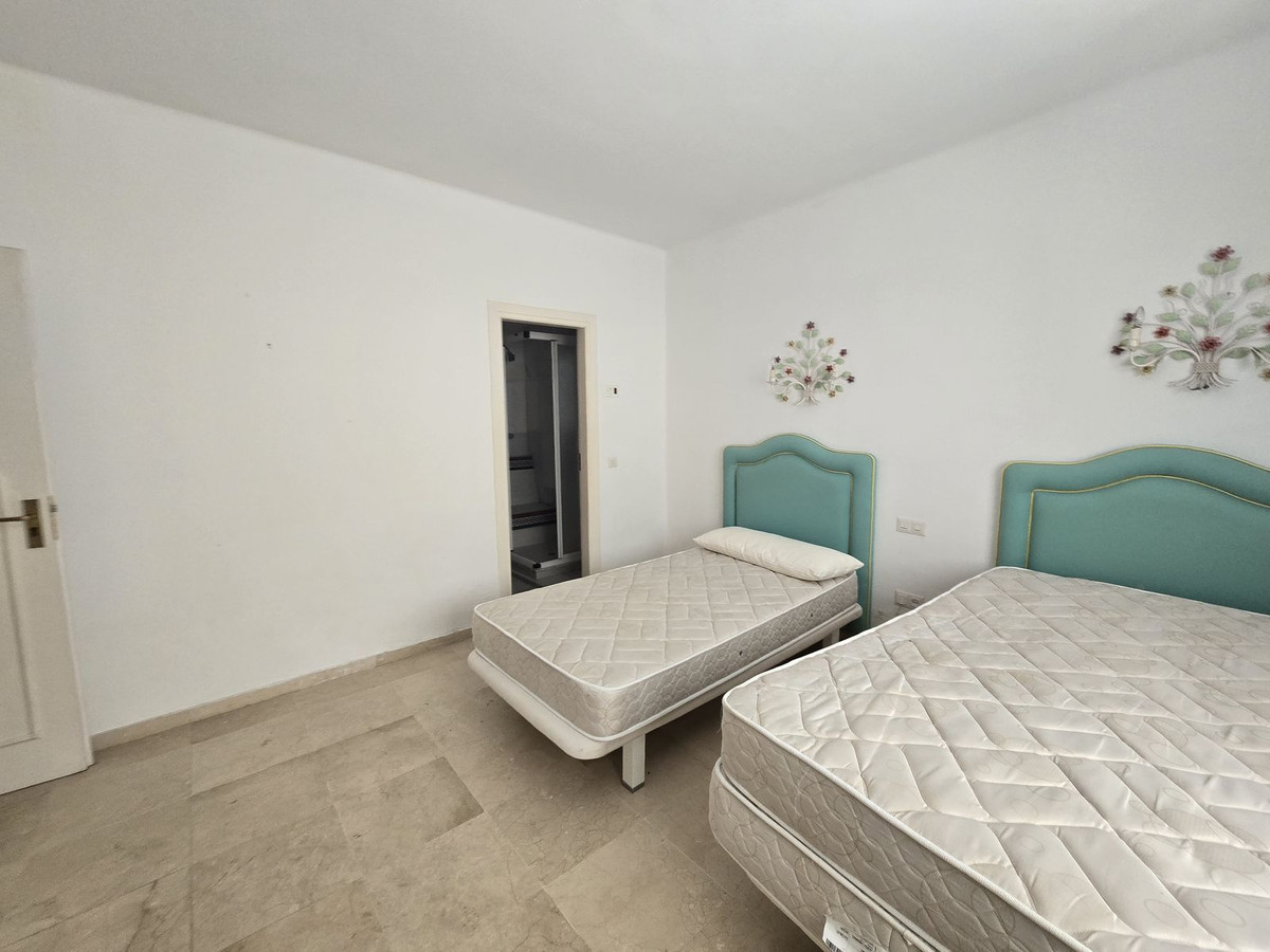 Detached Villa for sale in Marbella | 6 bedrooms H4856941