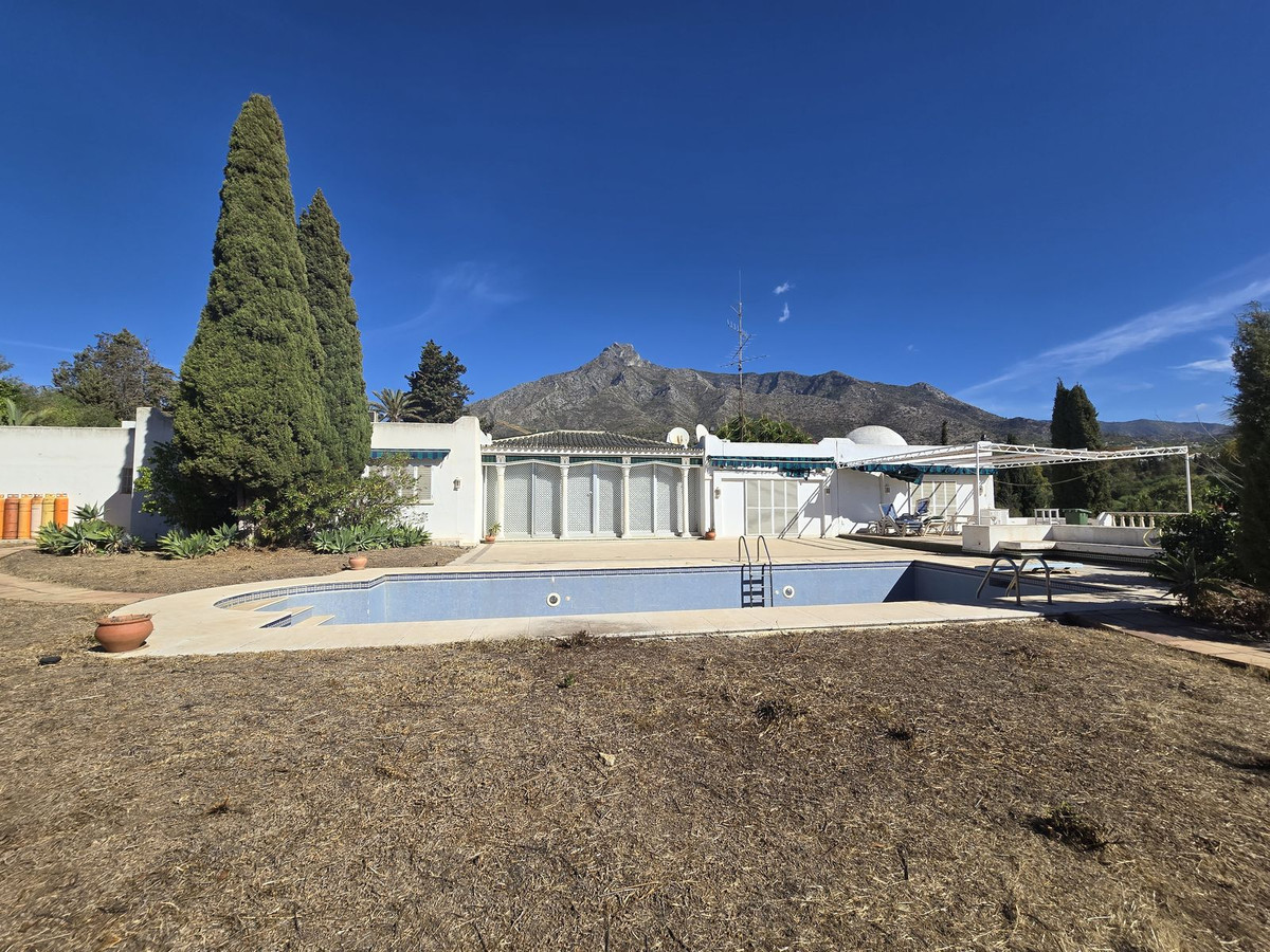 Detached Villa for sale in Marbella | 6 bedrooms H4856941