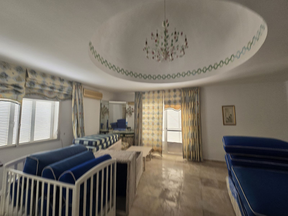 Detached Villa for sale in Marbella | 6 bedrooms H4856941