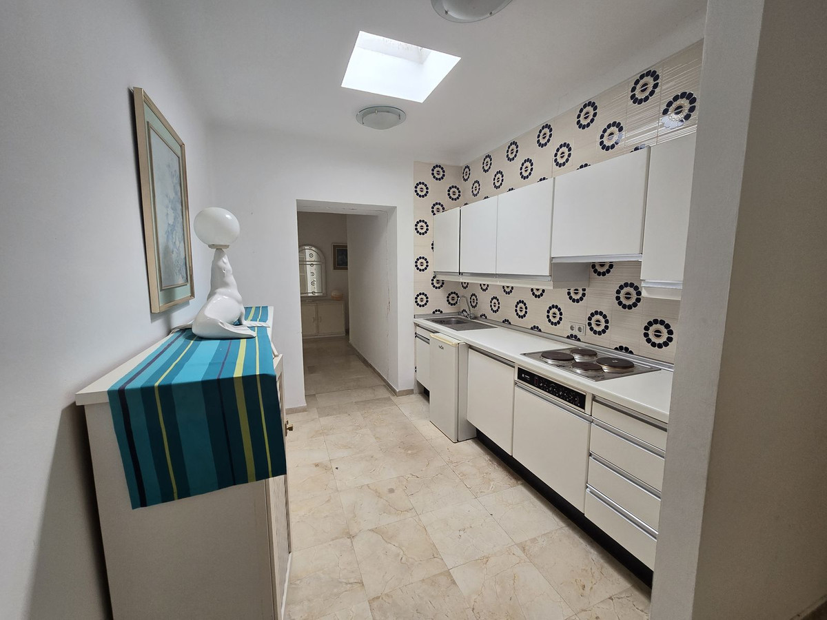 Detached Villa for sale in Marbella | 6 bedrooms H4856941