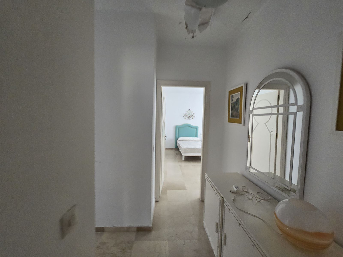 Detached Villa for sale in Marbella | 6 bedrooms H4856941