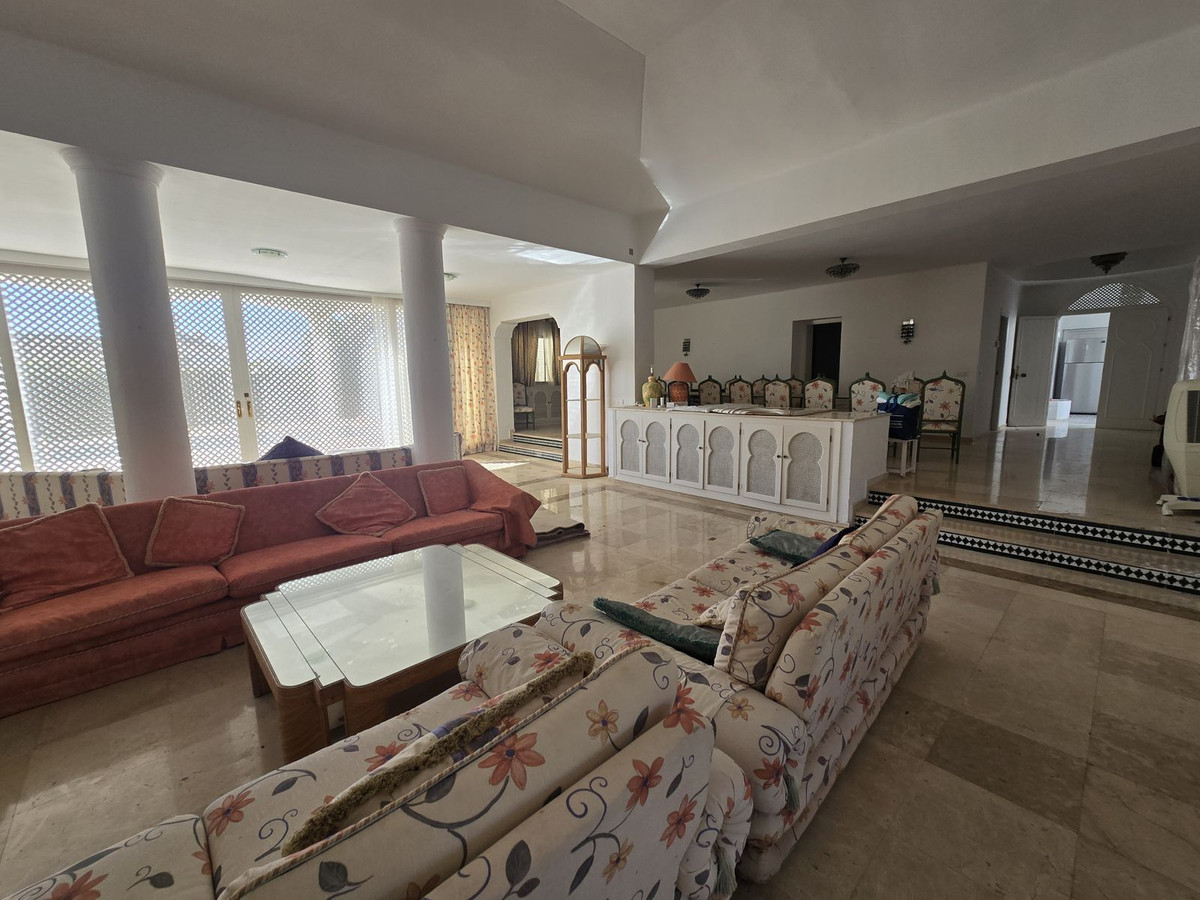 Detached Villa for sale in Marbella | 6 bedrooms H4856941