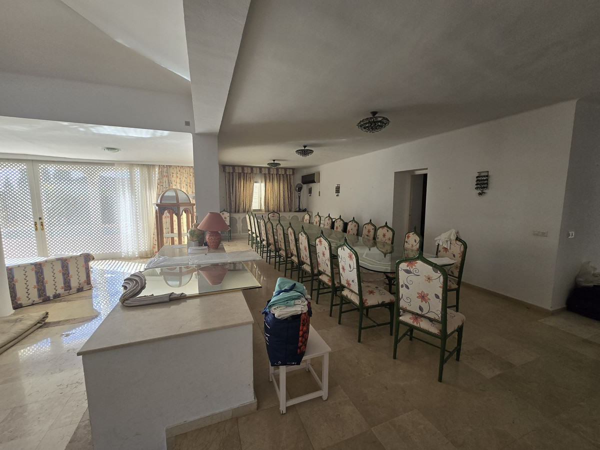 Detached Villa for sale in Marbella | 6 bedrooms H4856941