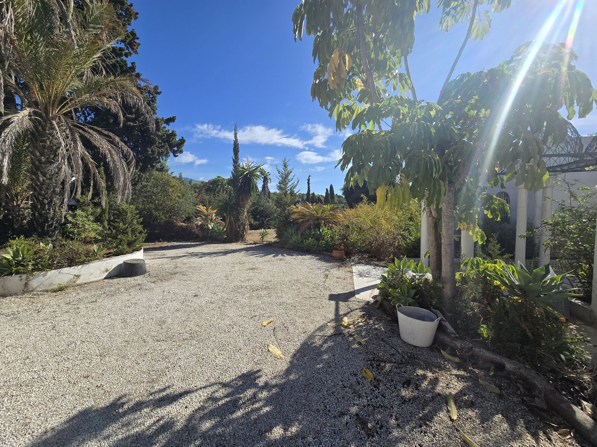 Detached Villa for sale in Marbella | 6 bedrooms H4856941