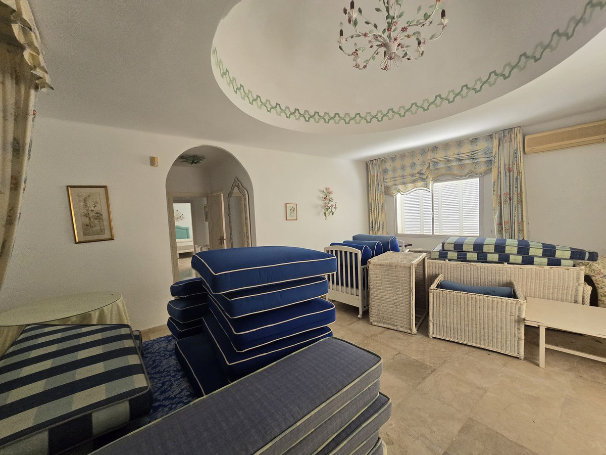 Detached Villa for sale in Marbella | 6 bedrooms H4856941