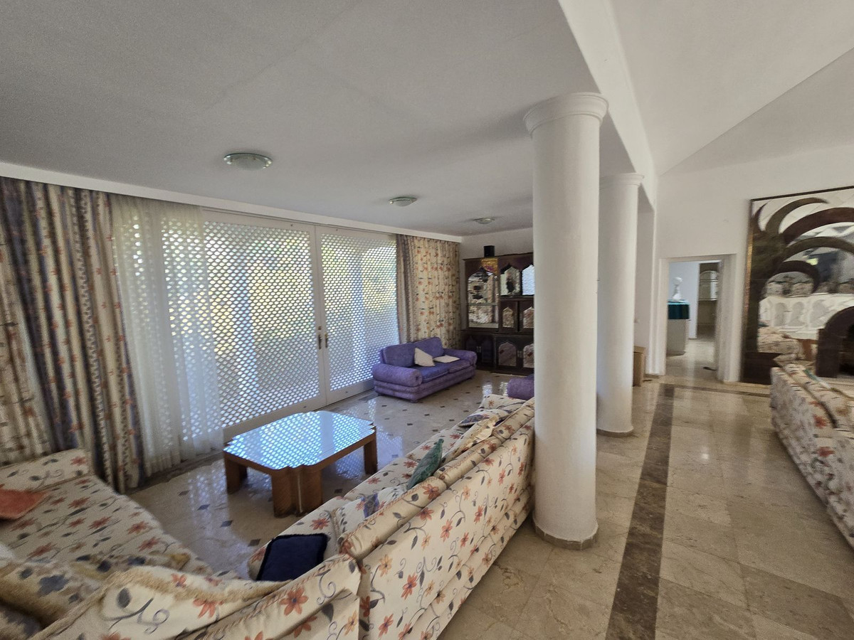 Detached Villa for sale in Marbella | 6 bedrooms H4856941