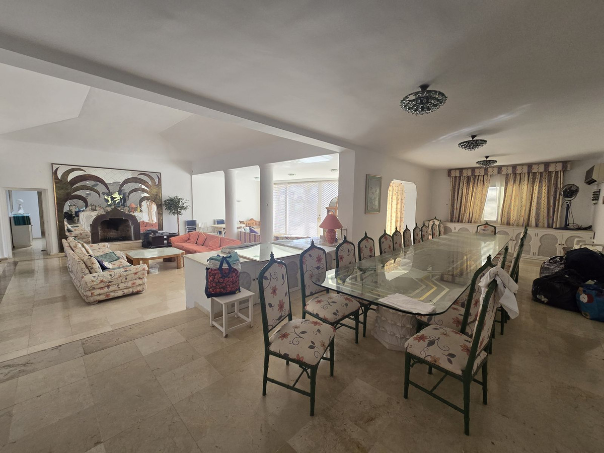 Detached Villa for sale in Marbella | 6 bedrooms H4856941