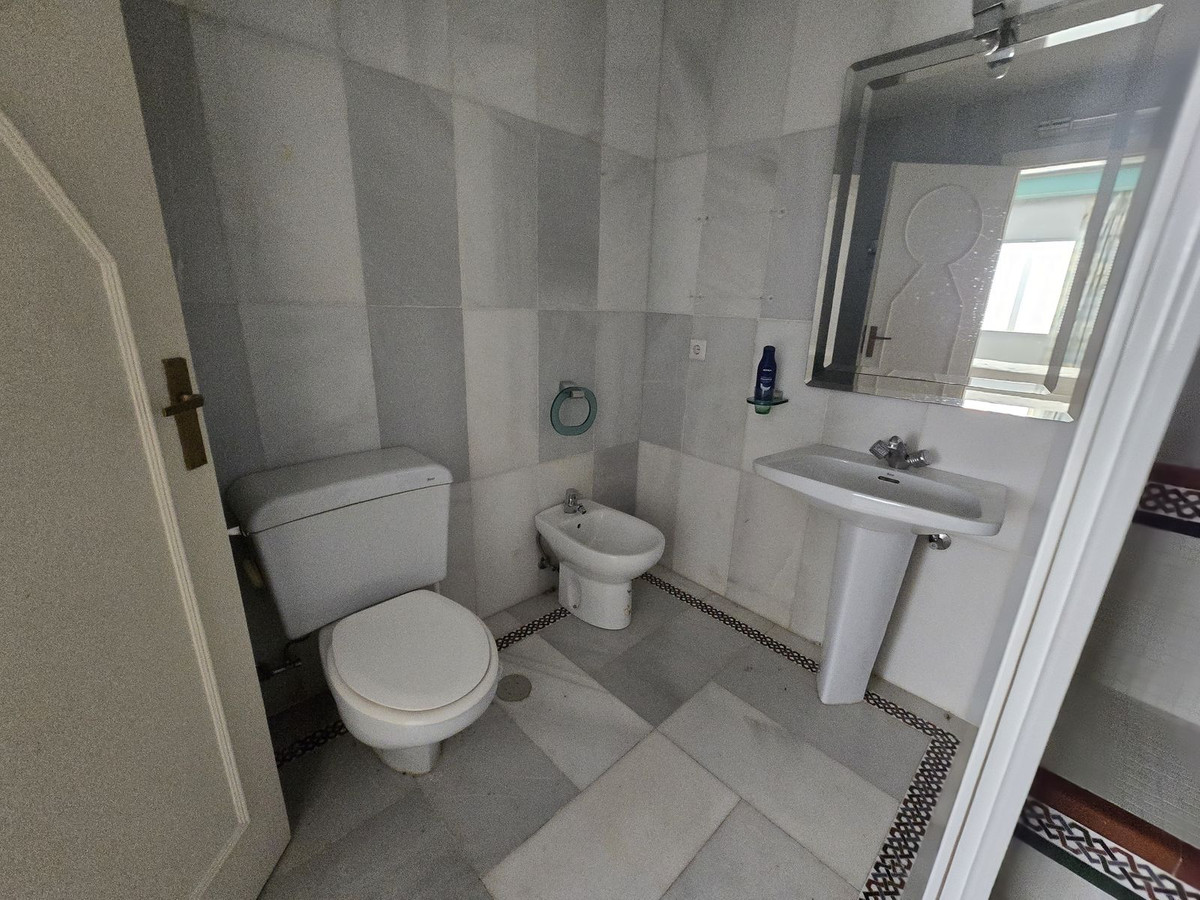 Detached Villa for sale in Marbella | 6 bedrooms H4856941