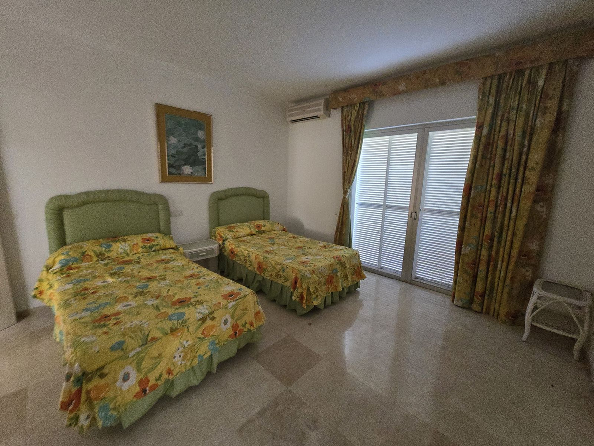 Detached Villa for sale in Marbella | 6 bedrooms H4856941