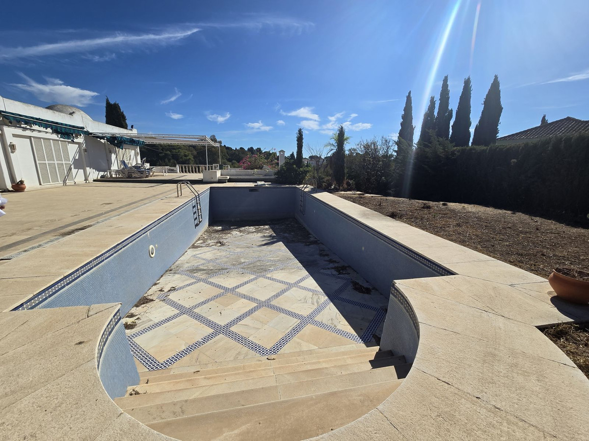 Detached Villa for sale in Marbella | 6 bedrooms H4856941