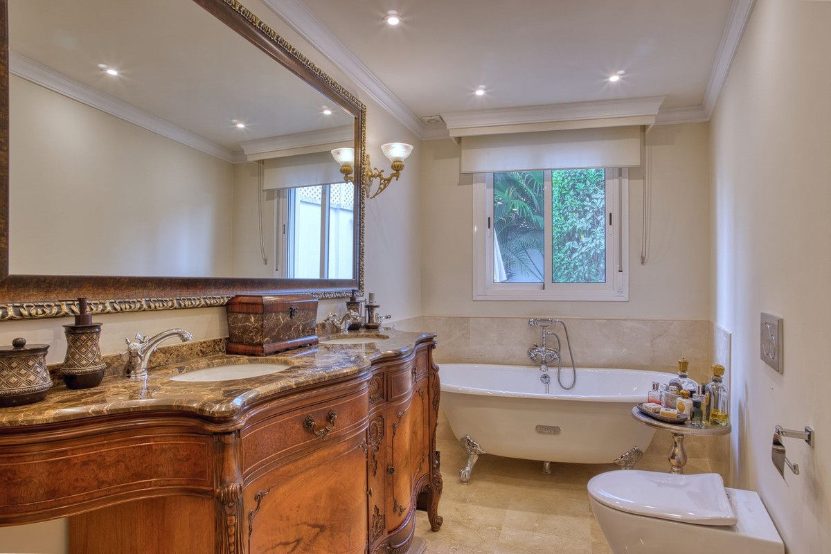 Huis te koop in Marbella | 4 slaapkamers H4981357