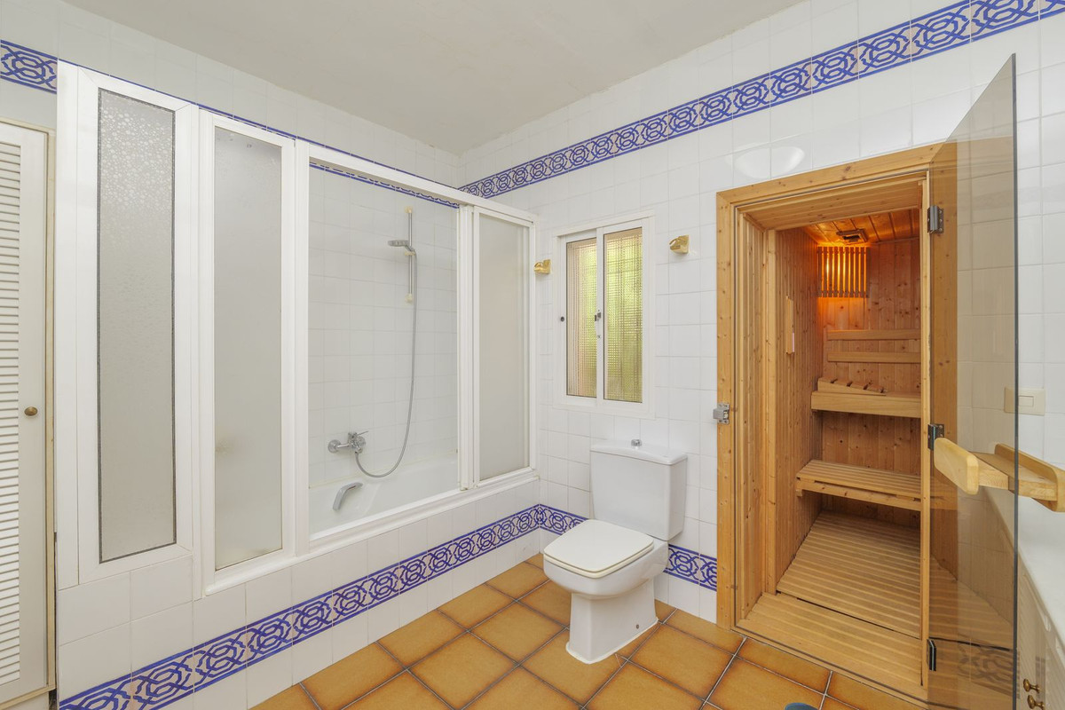 Detached Villa te koop in Marbella | 3 slaapkamers H5064568