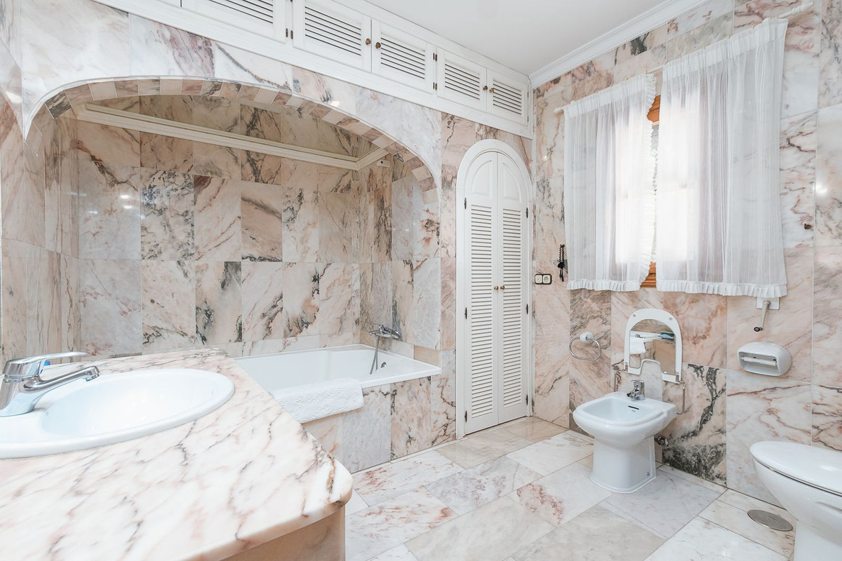 Huis te koop in Marbella | 4 slaapkamers H5072962