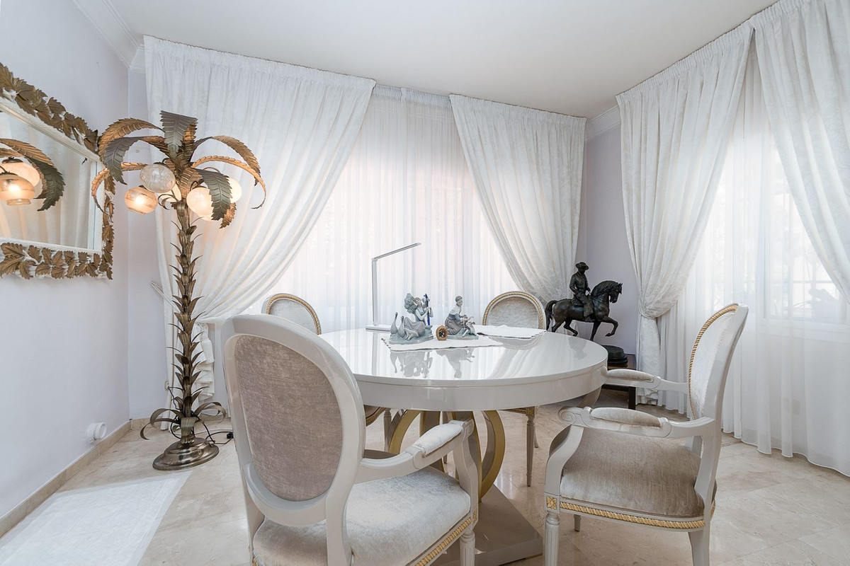 Detached Villa te koop in Marbella | 4 slaapkamers H5073136