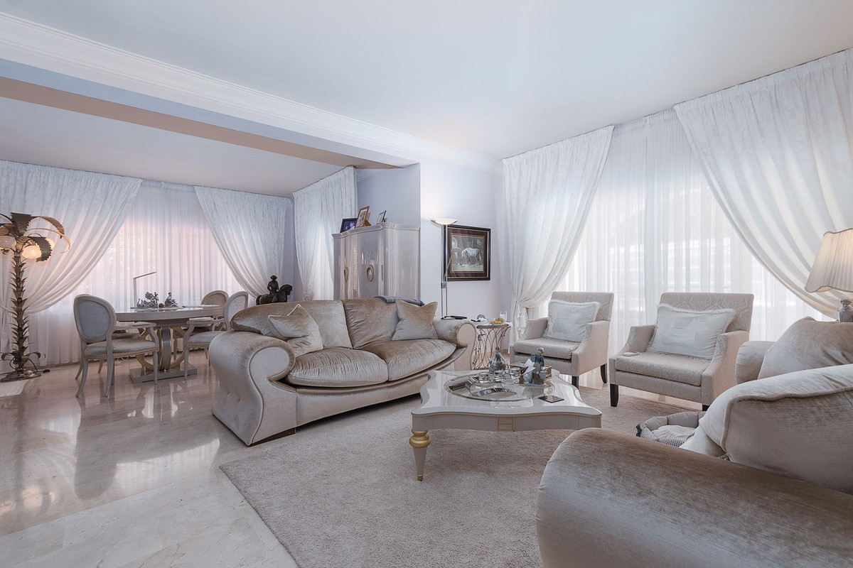 Detached Villa te koop in Marbella | 4 slaapkamers H5073136