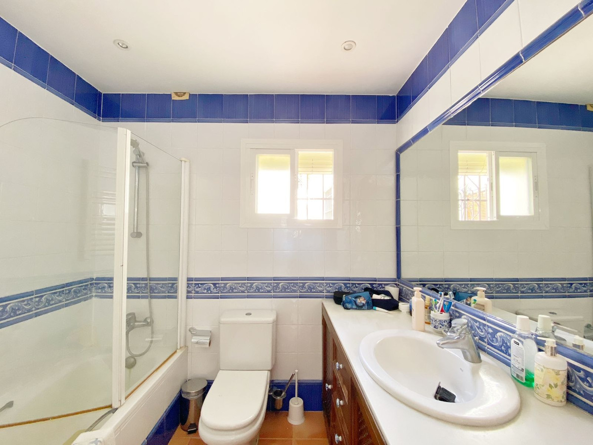 Townhouse for sale in Marbella | 4 bedrooms H5108419