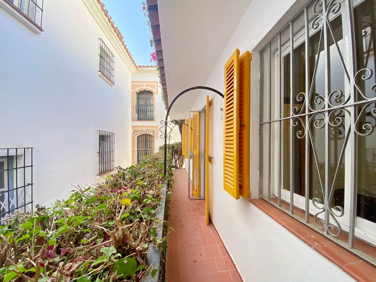 Townhouse for sale in Marbella | 4 bedrooms H5108419