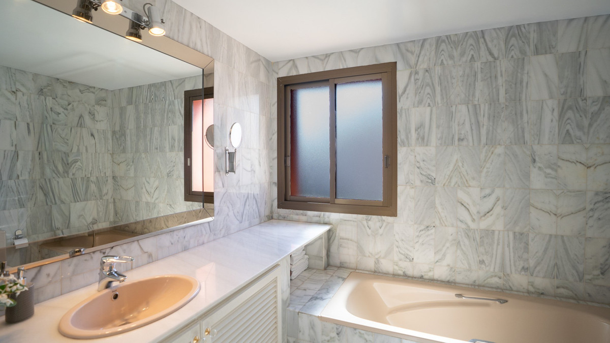 Huis te koop in Marbella | 4 slaapkamers H5209471