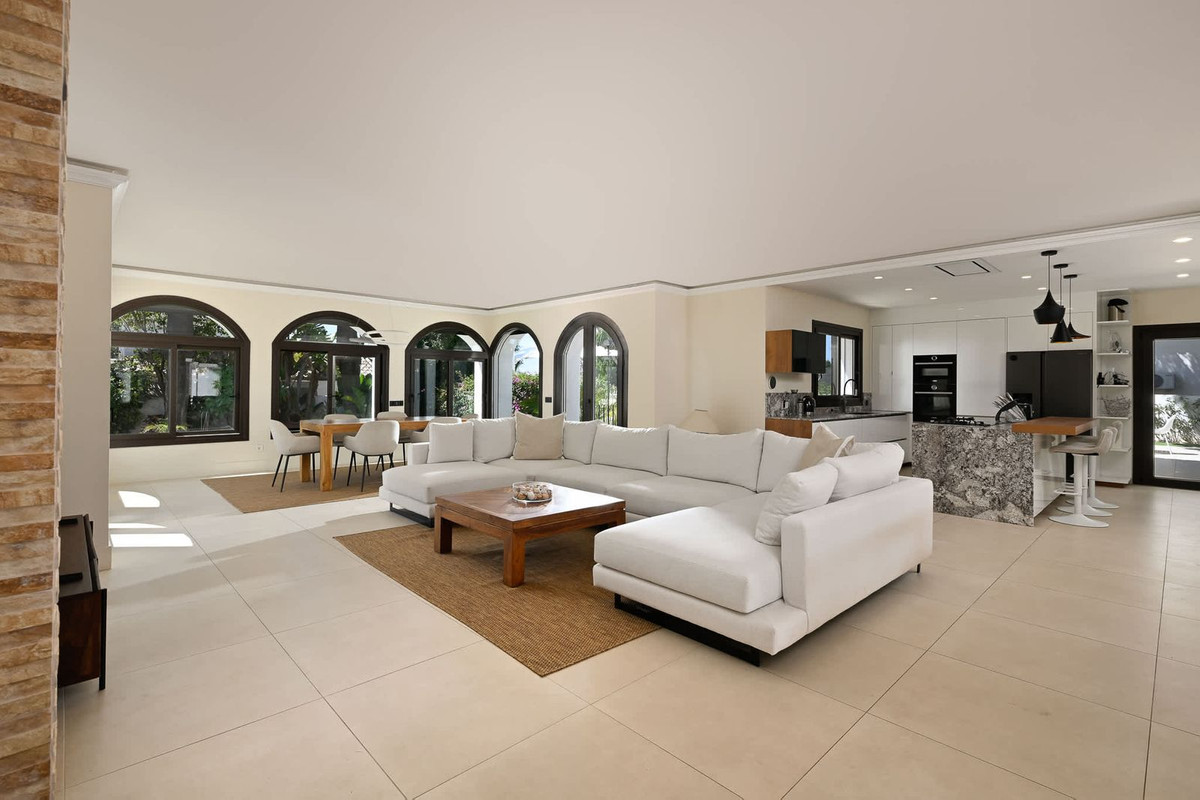 Huis te koop in Marbesa | 6 slaapkamers H5219554