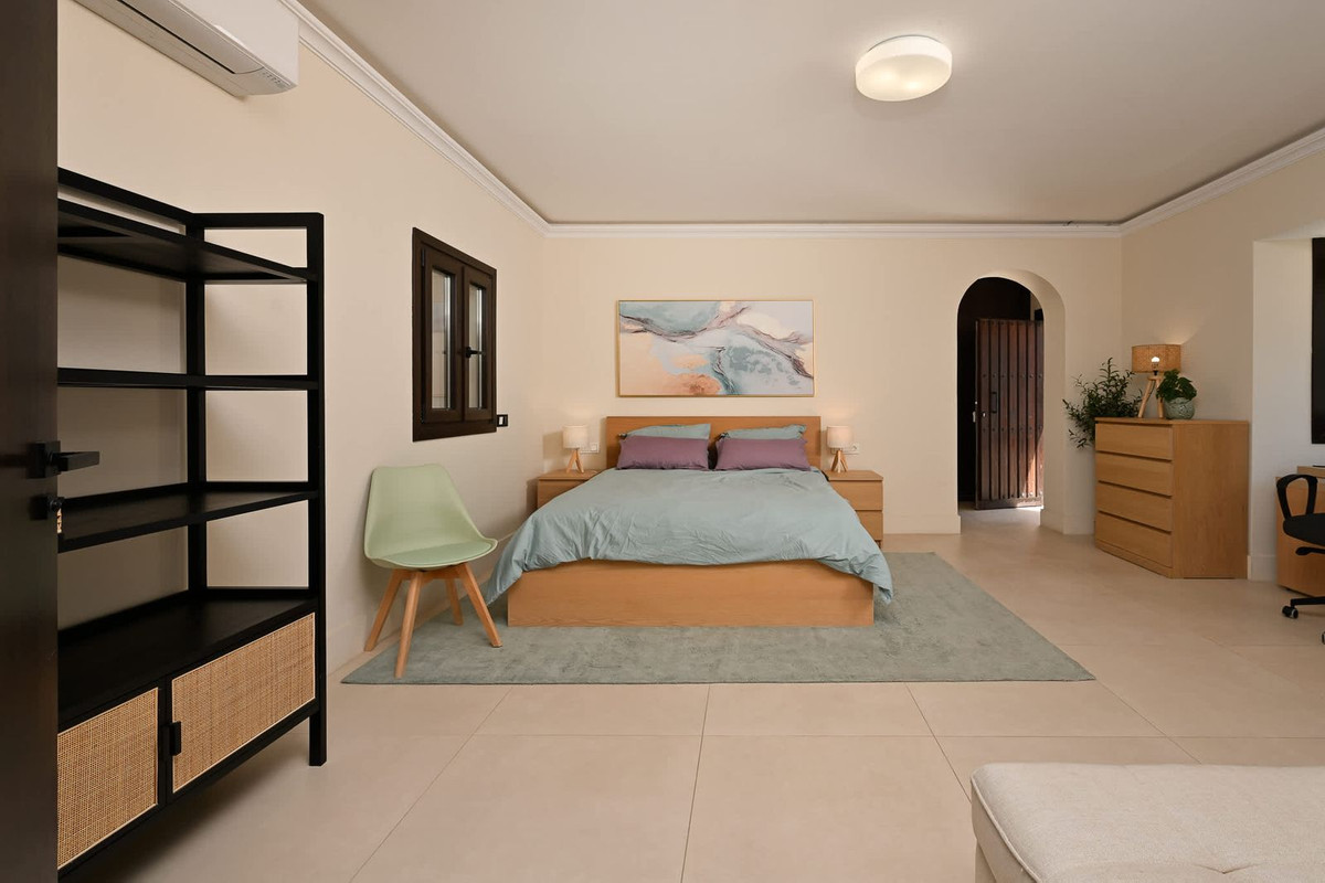 Huis te koop in Marbesa | 6 slaapkamers H5219554