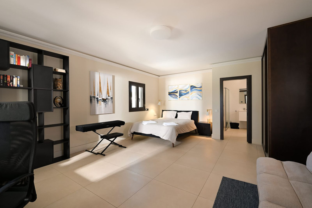 Huis te koop in Marbesa | 6 slaapkamers H5219554