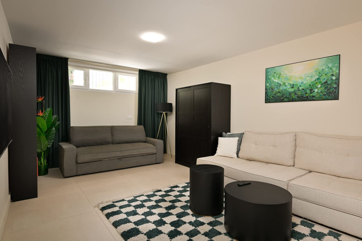 Huis te koop in Marbesa | 6 slaapkamers H5219554