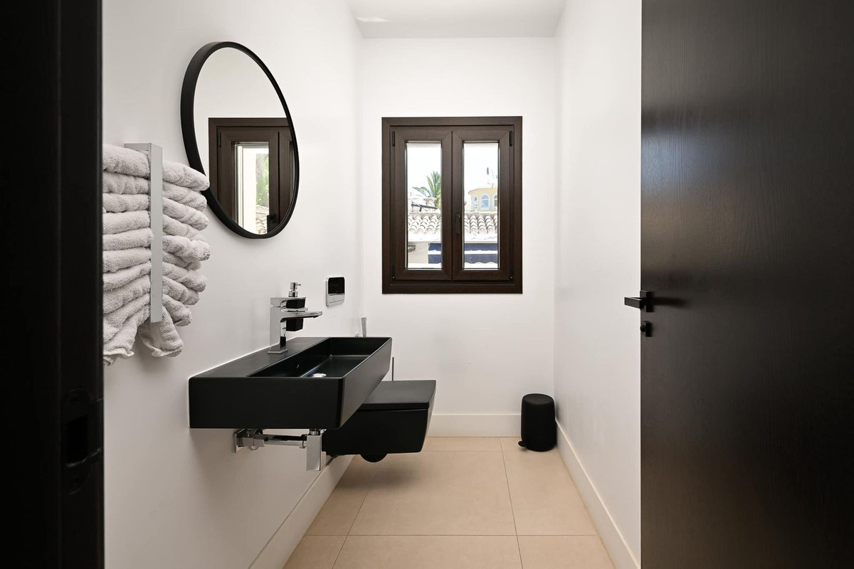 Huis te koop in Marbesa | 6 slaapkamers H5219554