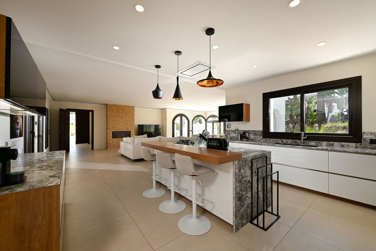 Huis te koop in Marbesa | 6 slaapkamers H5219554