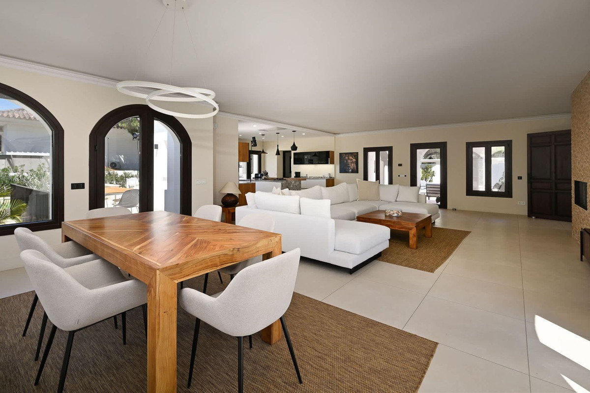 Huis te koop in Marbesa | 6 slaapkamers H5219554